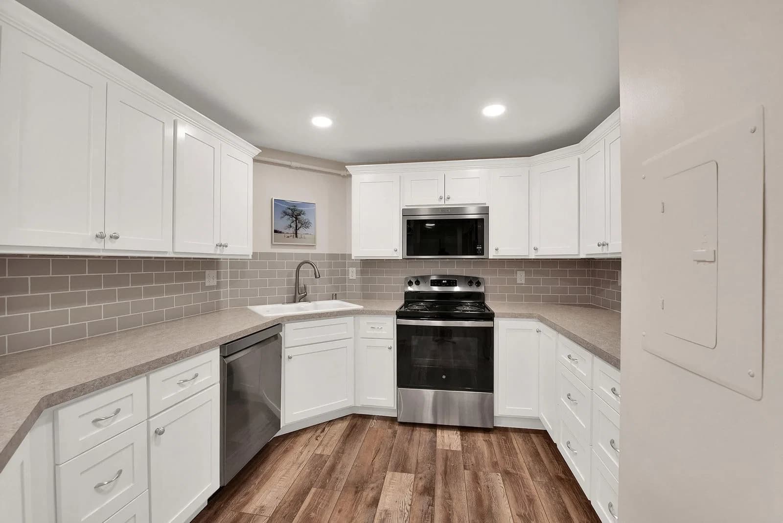 270 Highland Ave, Milwaukee, WI 53202 3