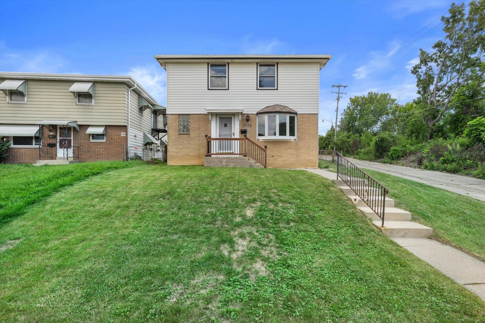3332 Burrell St, Milwaukee, WI 53207