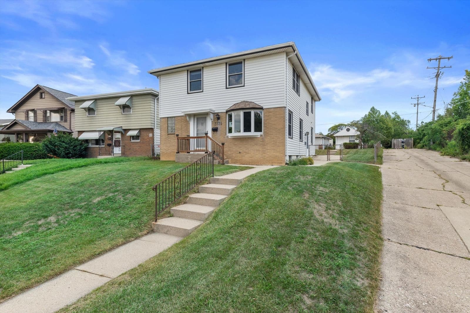3332 Burrell St, Milwaukee, WI 53207 3