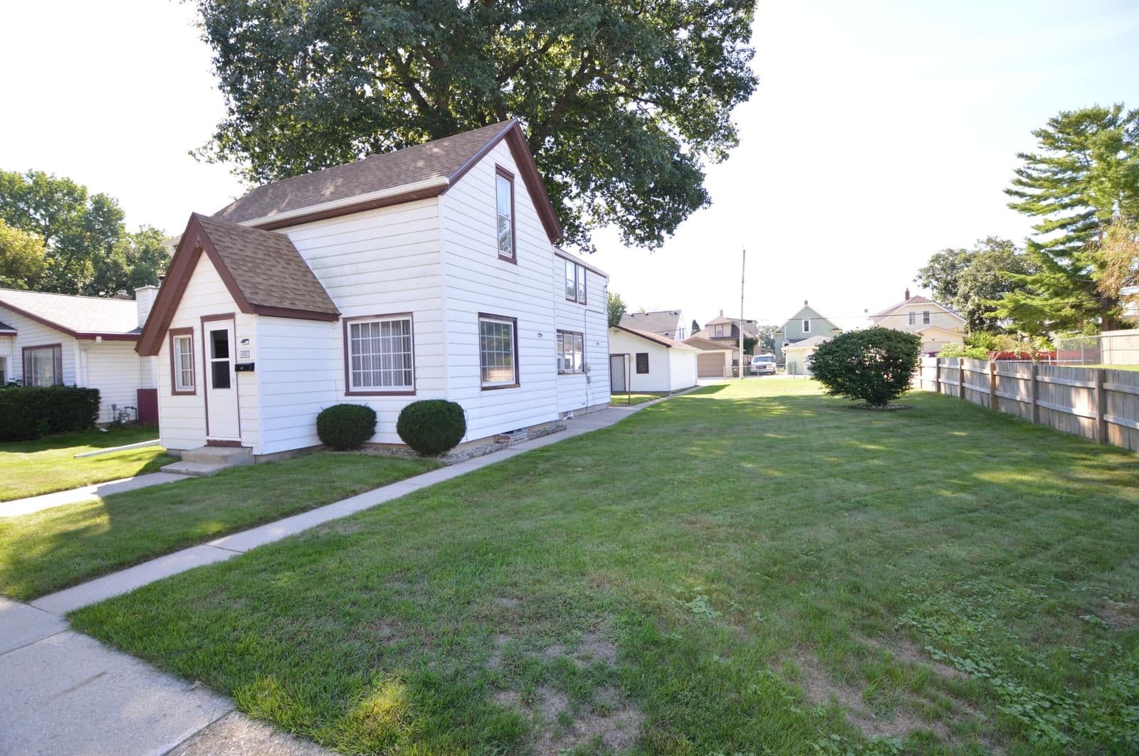 809 Manitoba Ave, South Milwaukee, WI 53172 2