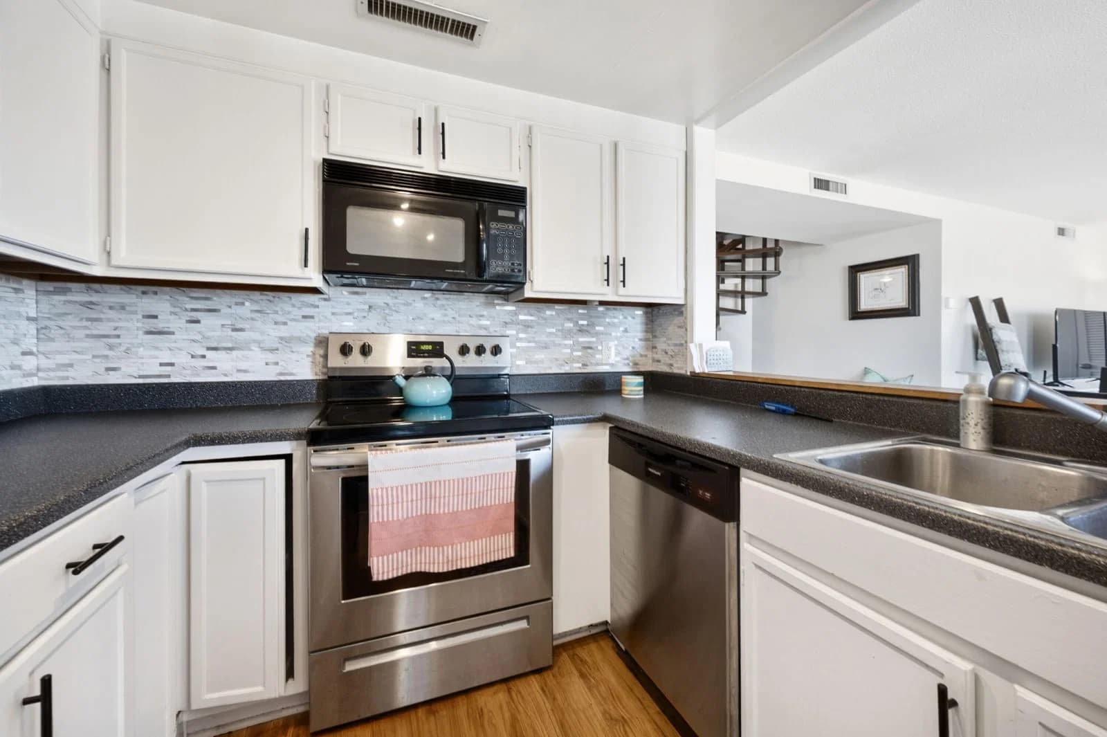1633 Prospect Ave, Milwaukee, WI 53202 2