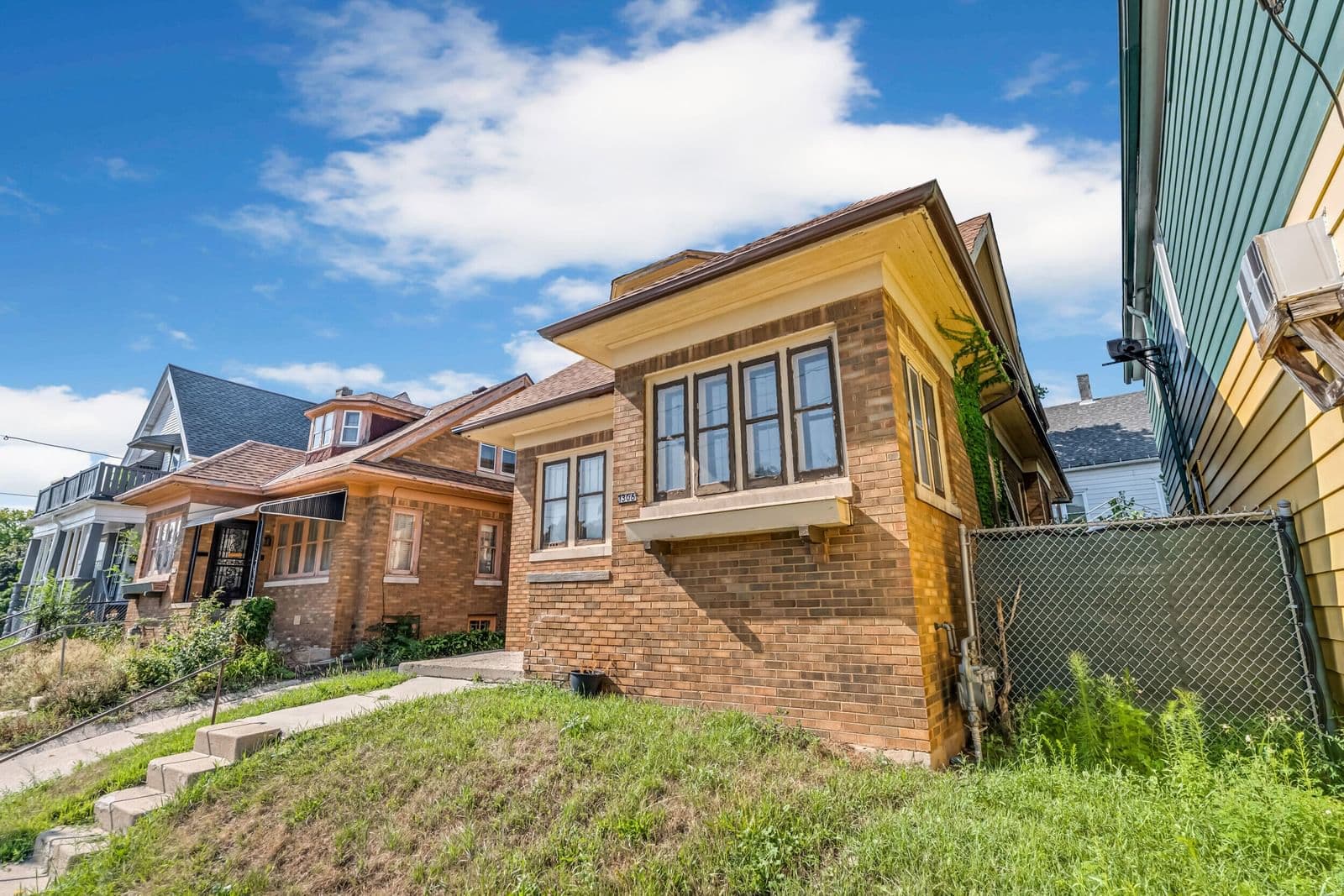 1306 Keefe Ave, Milwaukee, WI 53206 3