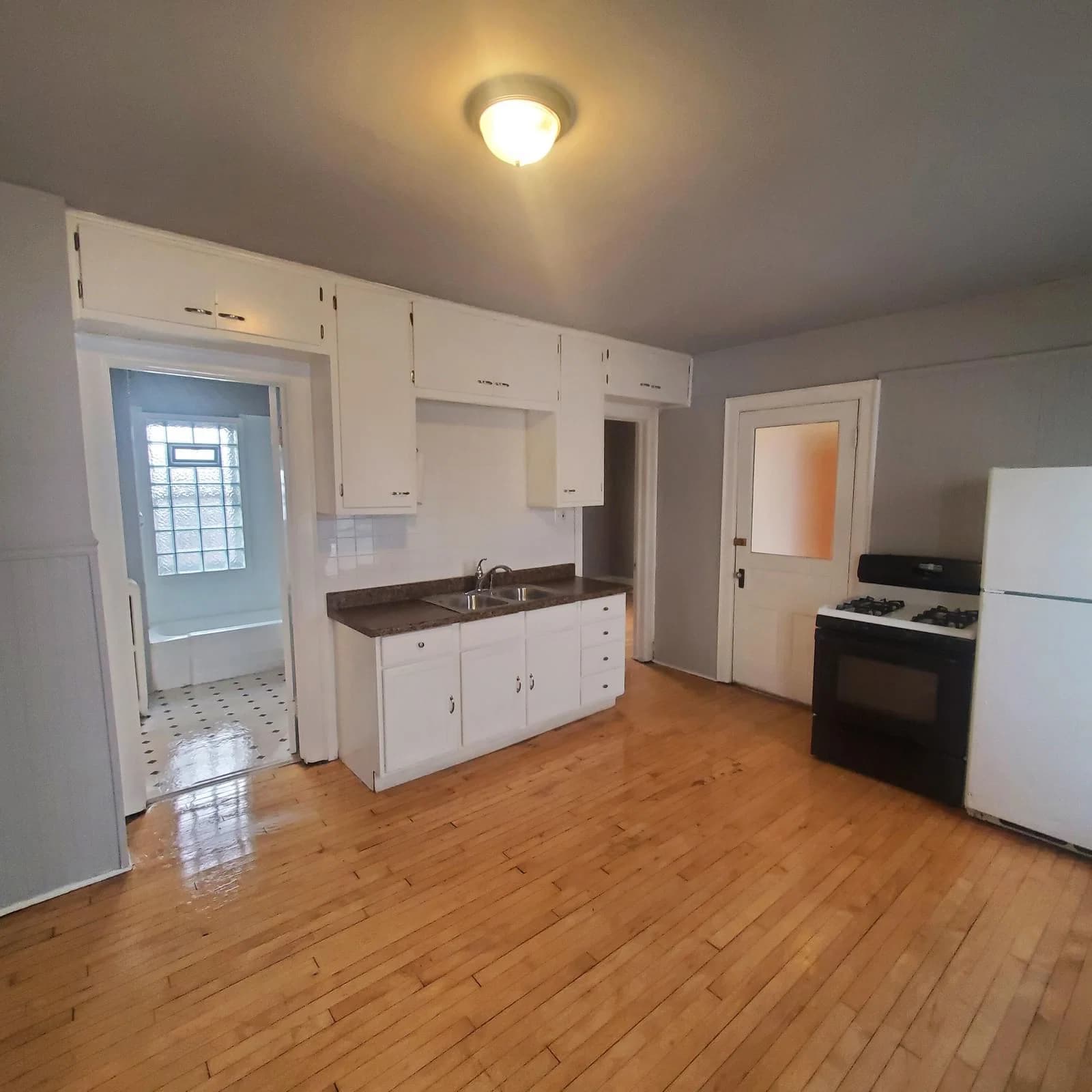 3138 Pierce St, Milwaukee, WI 53212 2