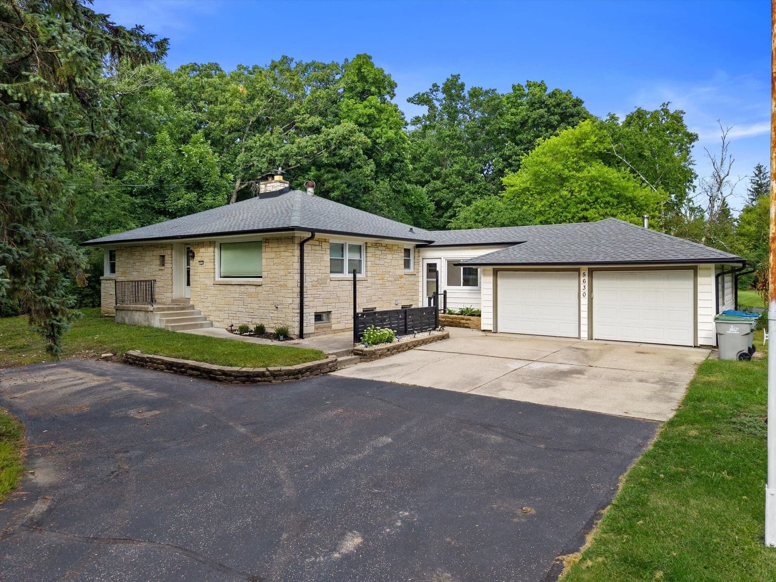 5630 20th St, Milwaukee, WI 53221