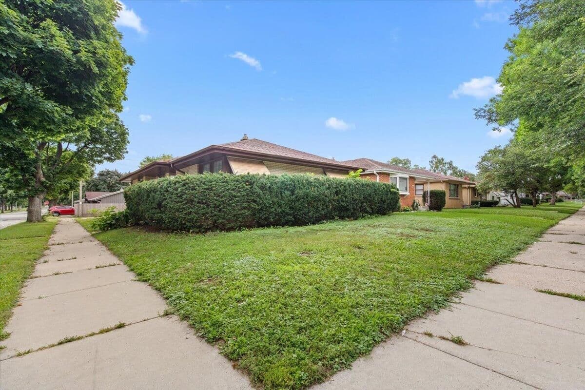 7429 Glendale Ave, Milwaukee, WI 53218 2