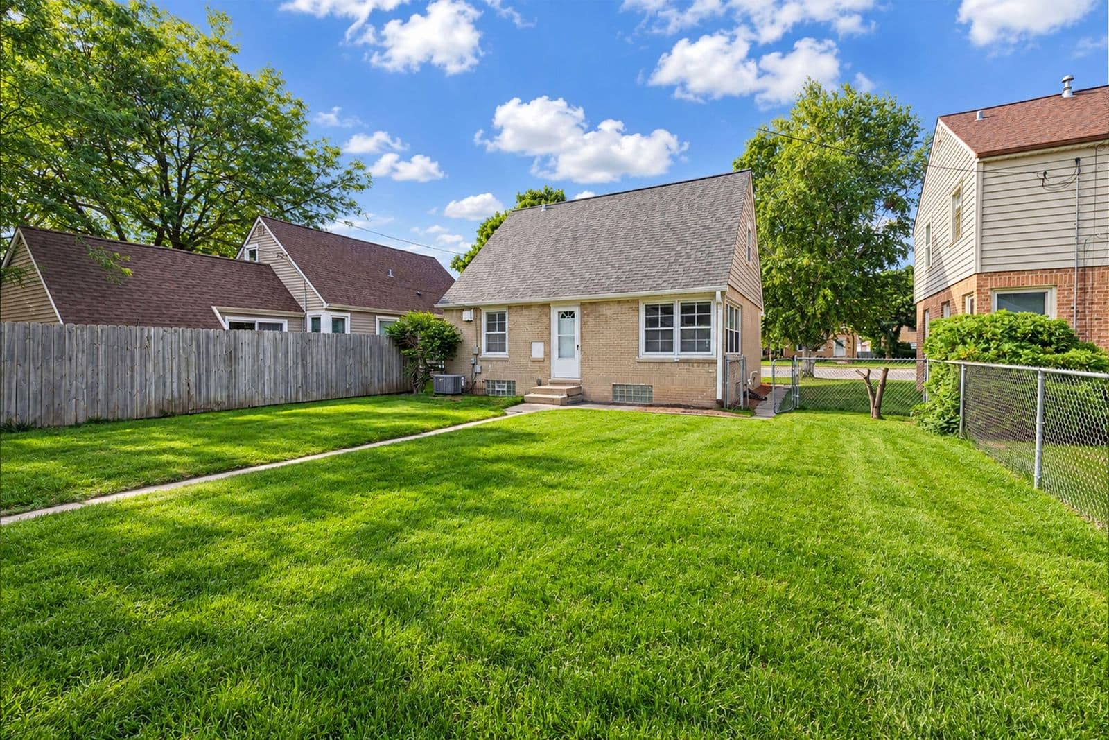 8129 Burleigh St, Milwaukee, WI 53222 2