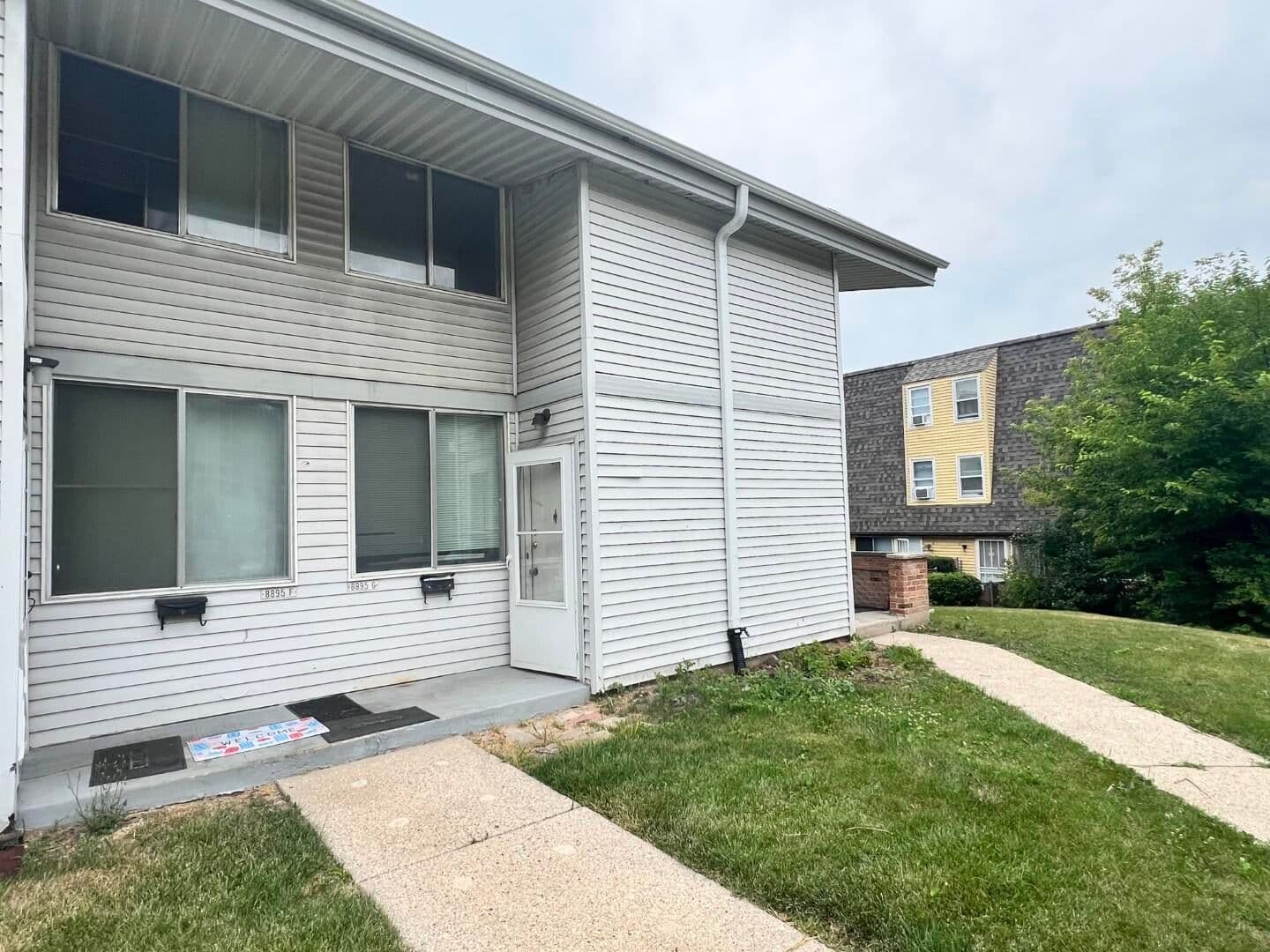 8895 Swan Rd, Milwaukee, WI 53224