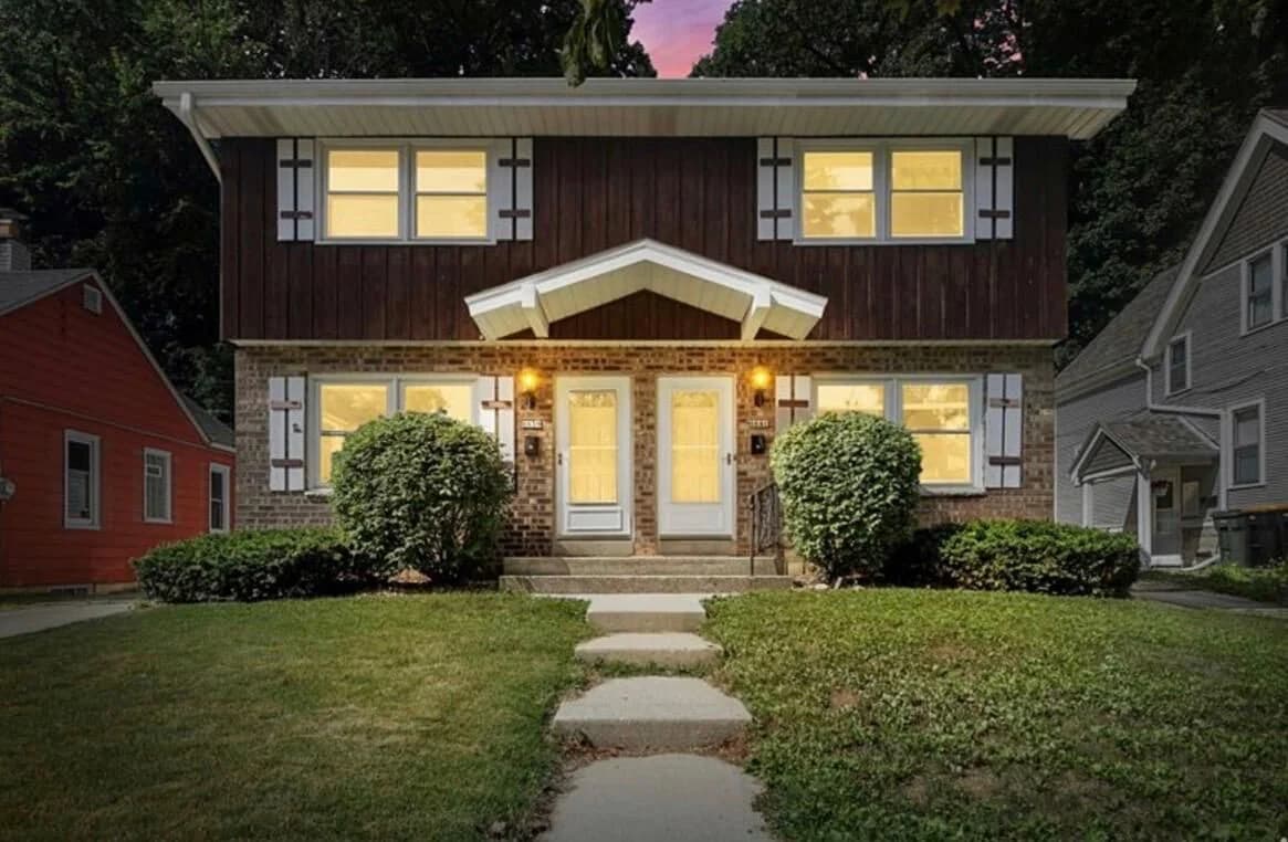 6641 Hillside Ln, Wauwatosa, WI 53213