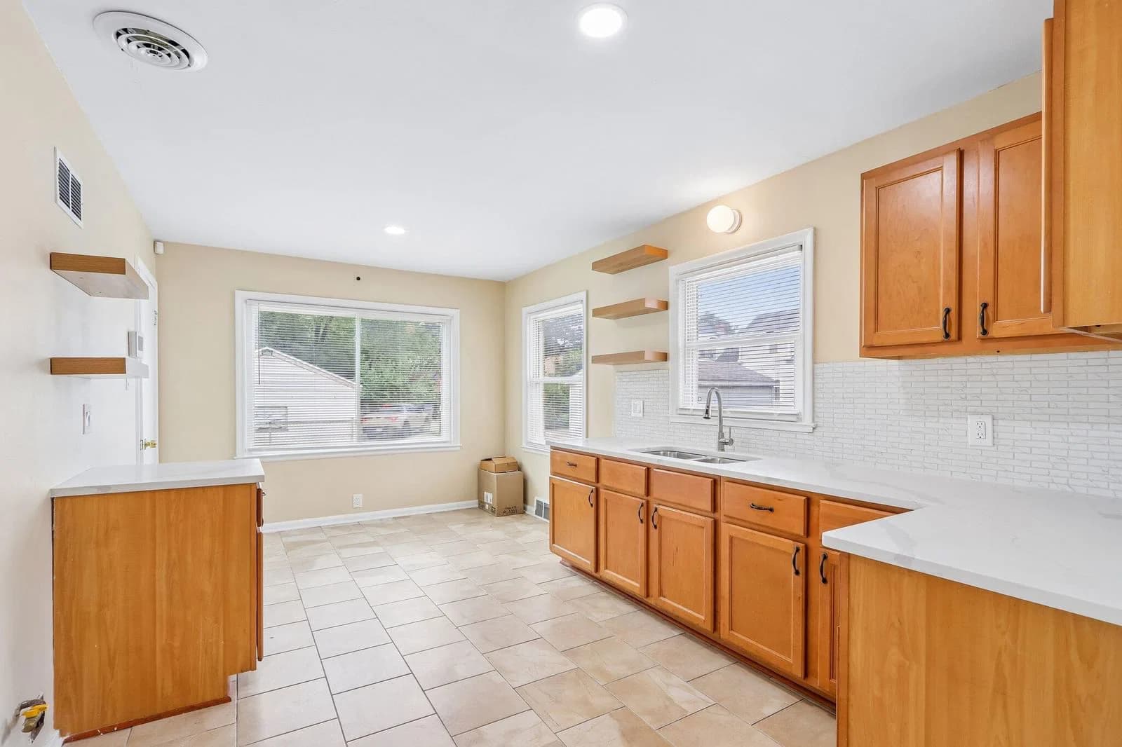 5175 27th St, Milwaukee, WI 53209 2