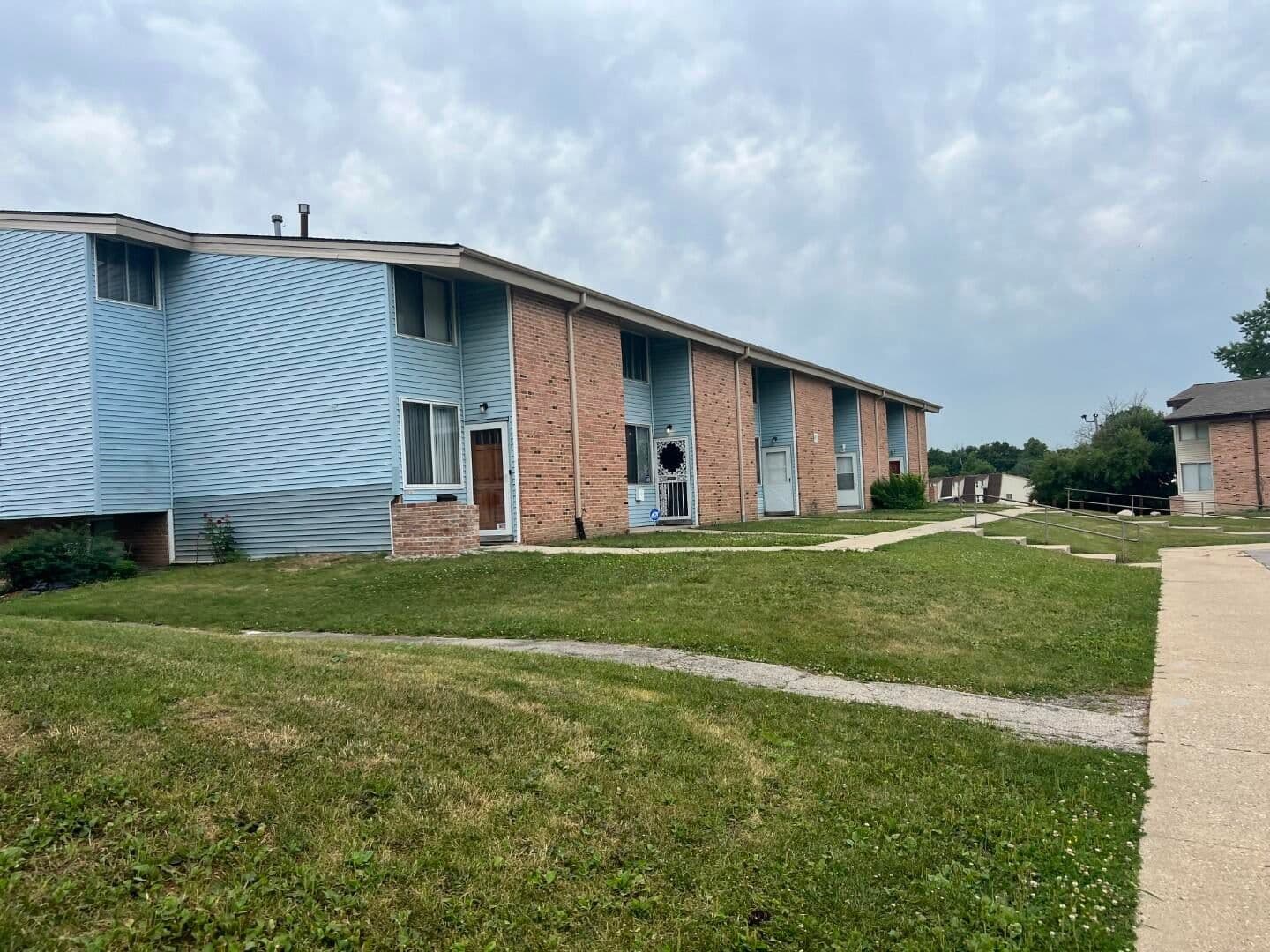 8911 Swan Rd, Milwaukee, WI 53224