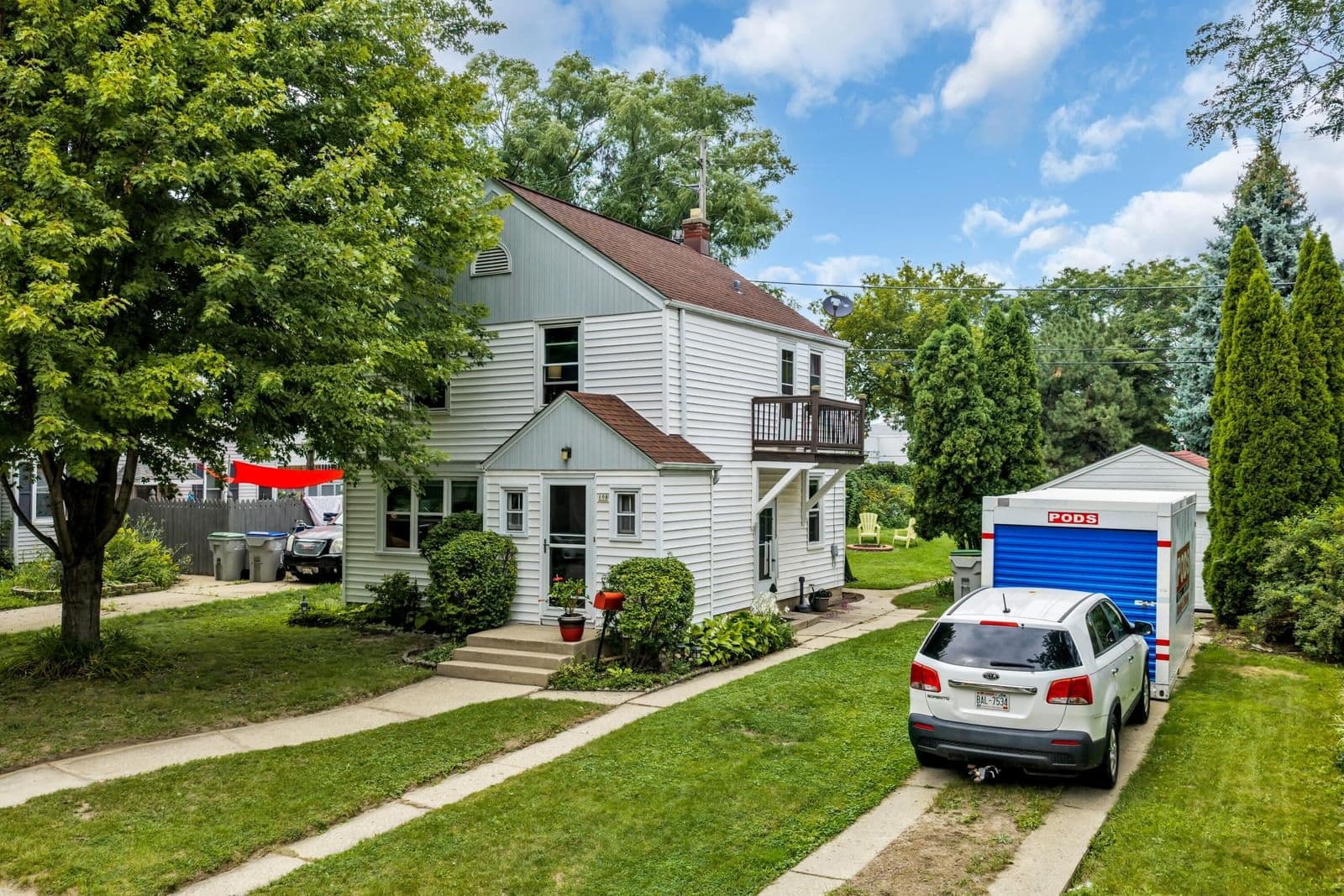 198 Gauer Cir, Milwaukee, WI 53207