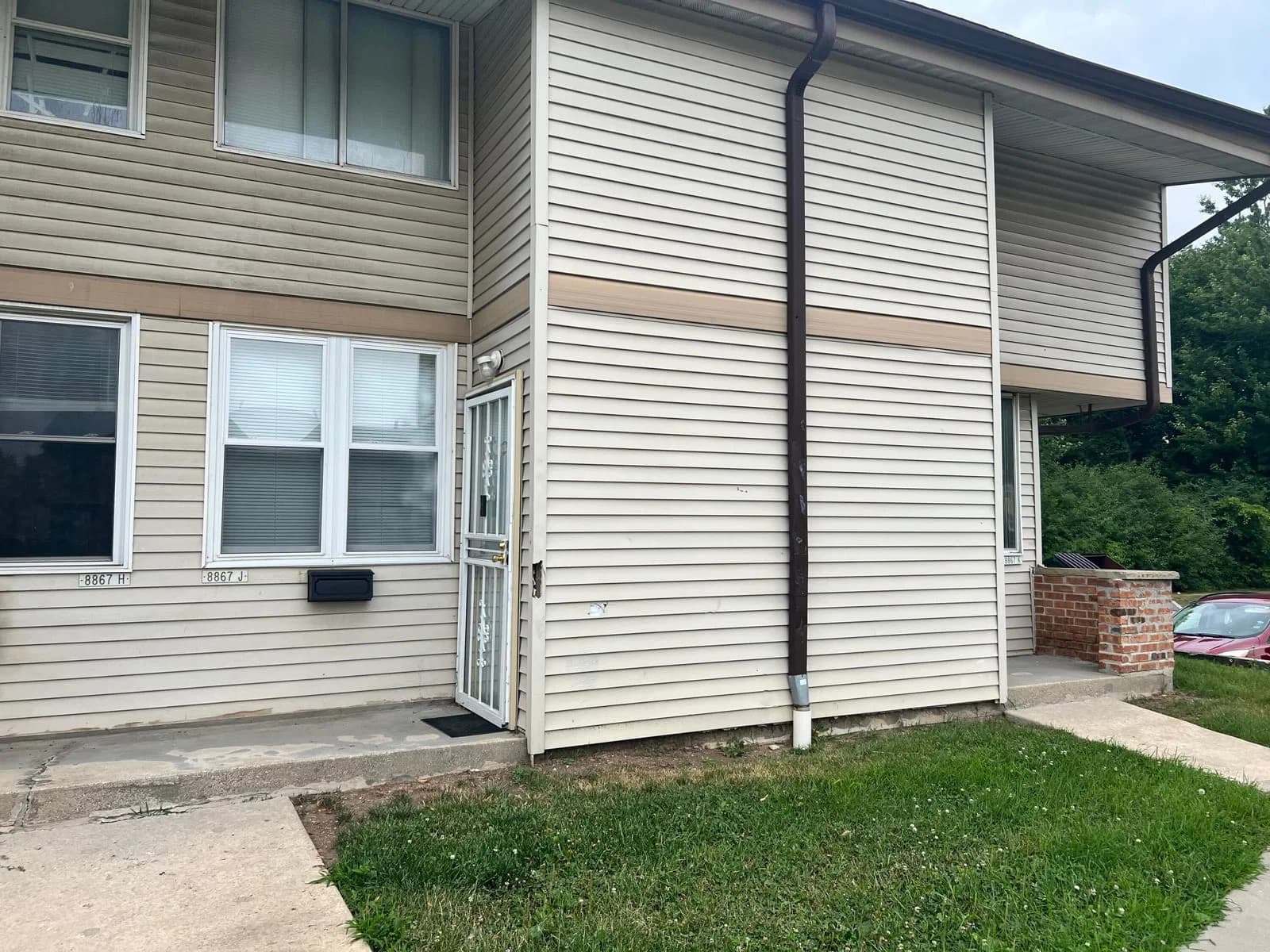 8867 95th St, Milwaukee, WI 53224 2
