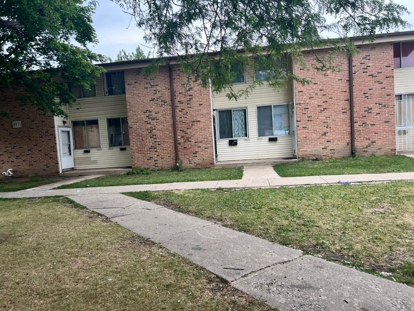 8931 Swan Rd, Milwaukee, WI 53224