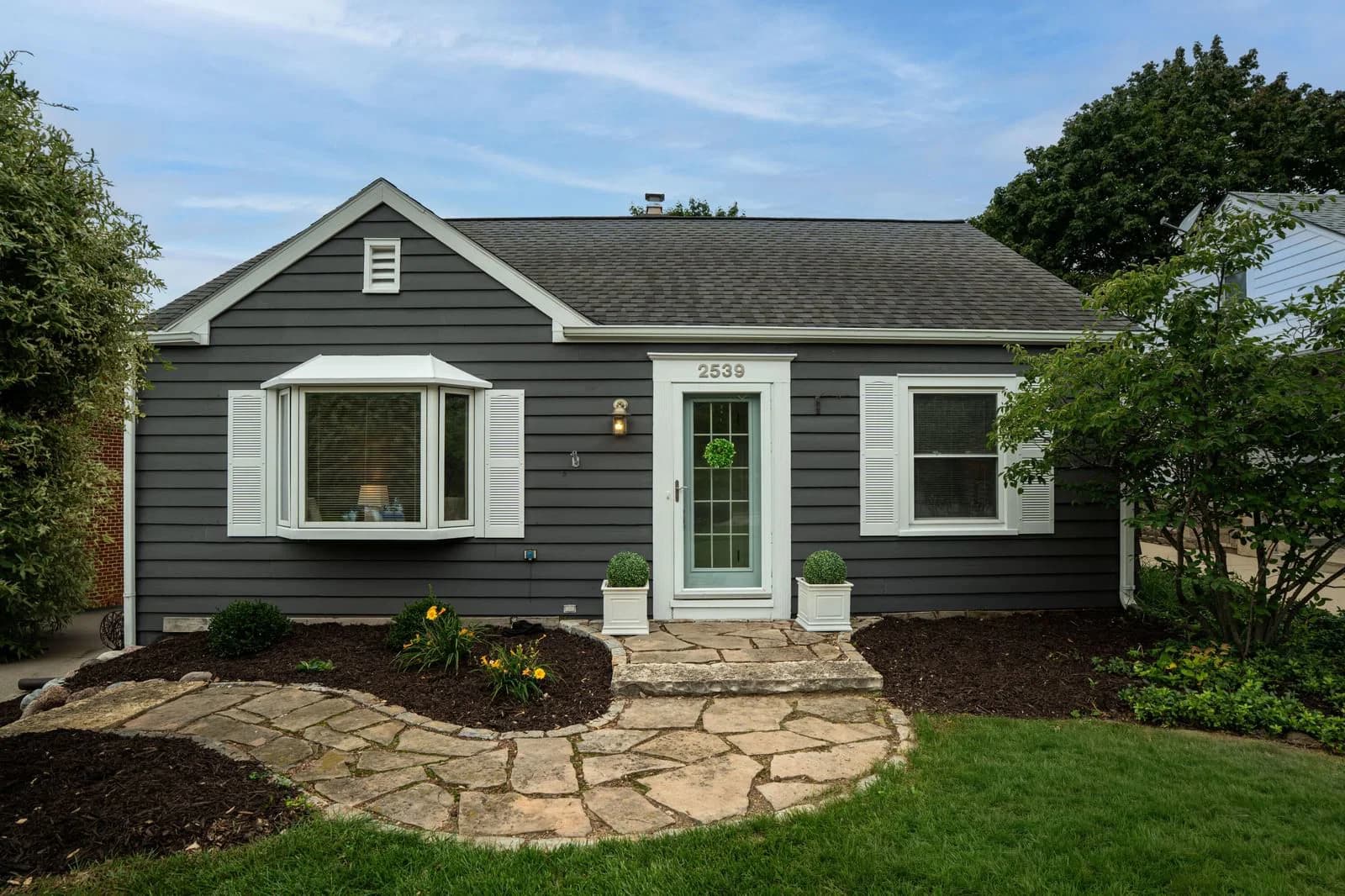 2539 80th St, Wauwatosa, WI 53213