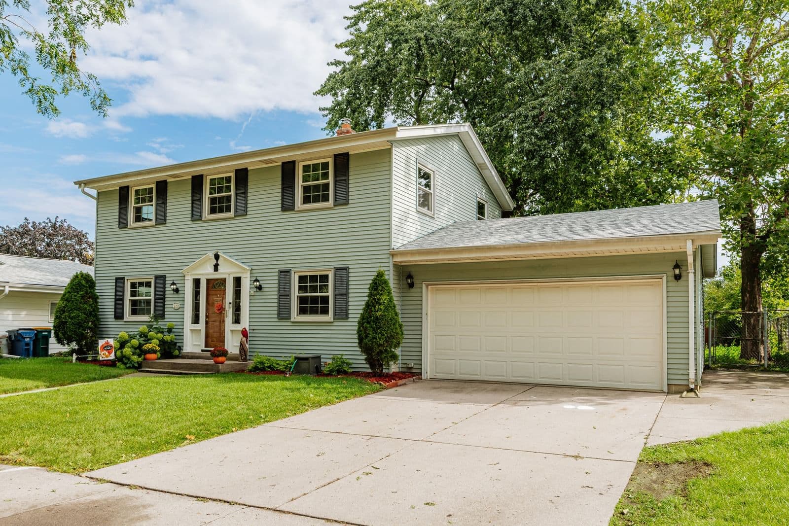 2251 Poplar Ave, Oak Creek, WI 53154
