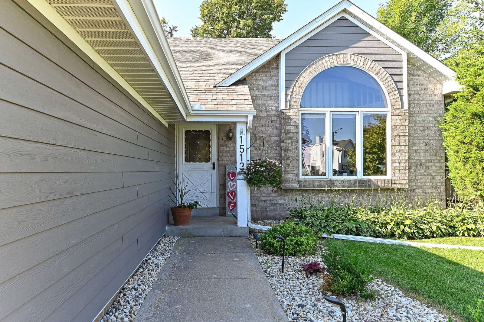 1513 Blakewood Ct, South Milwaukee, WI 53172 2
