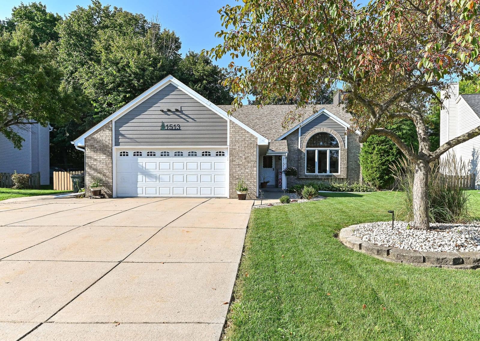1513 Blakewood Ct, South Milwaukee, WI 53172