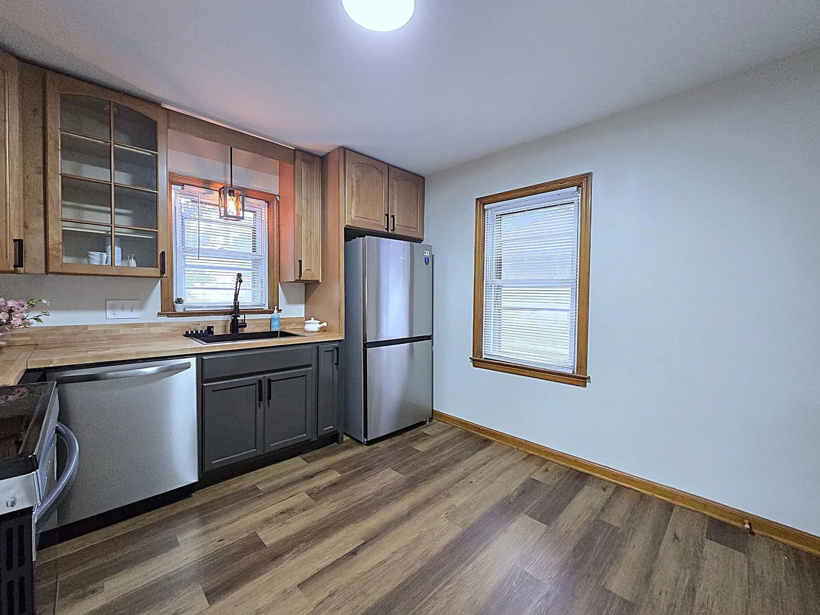 3136 77th St 4