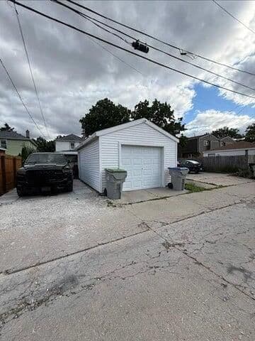 6010 Main St 4