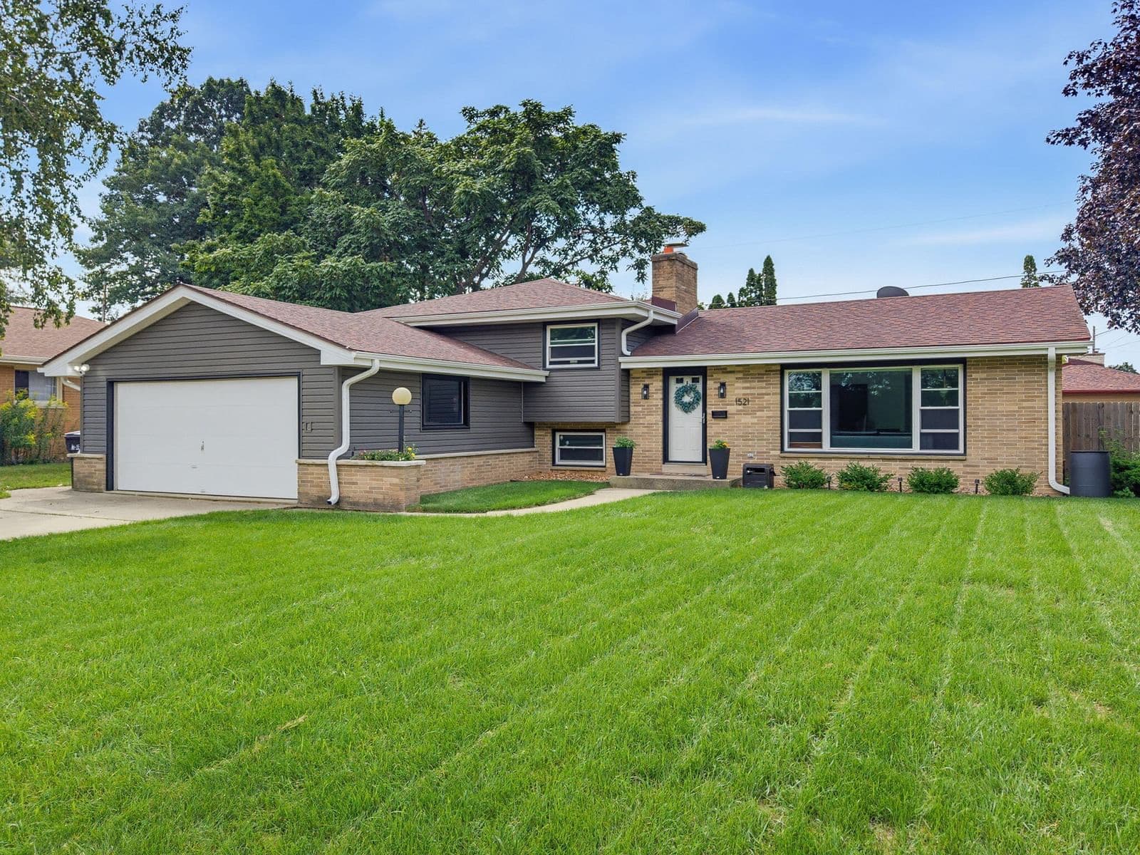 1521 Beech St, South Milwaukee, WI 53172