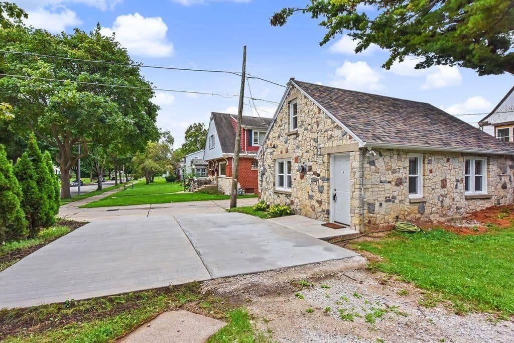4805 Custer Ave, Milwaukee, WI 53218