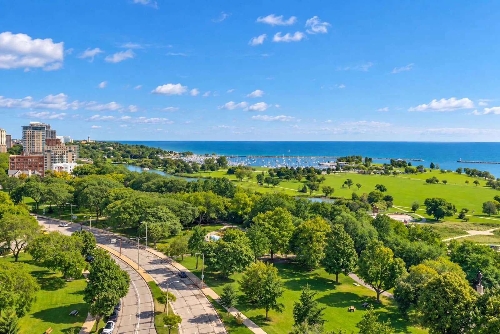 923 Kilbourn Ave, Milwaukee, WI 53202 2