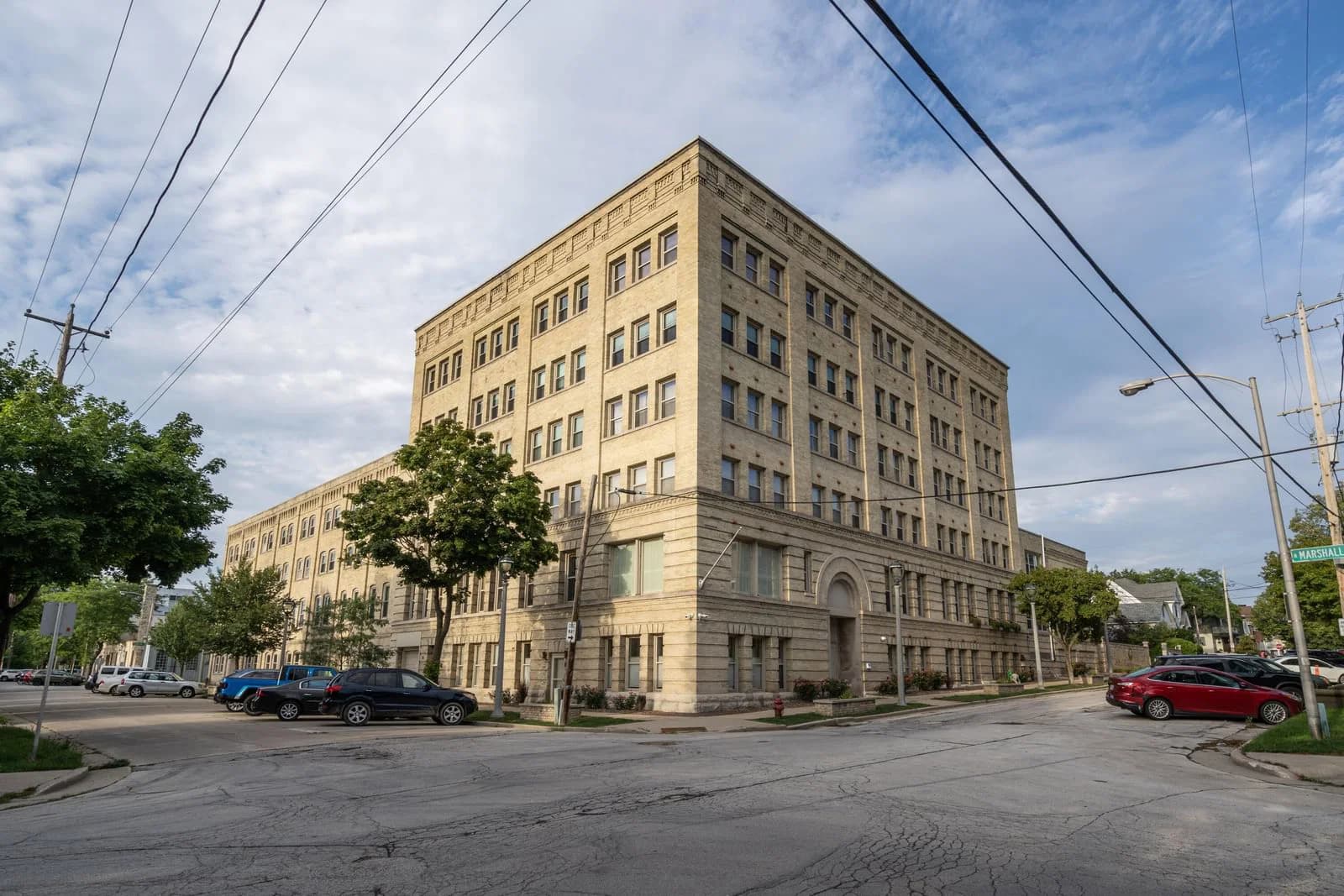 904 Pearson St, Milwaukee, WI 53202 2