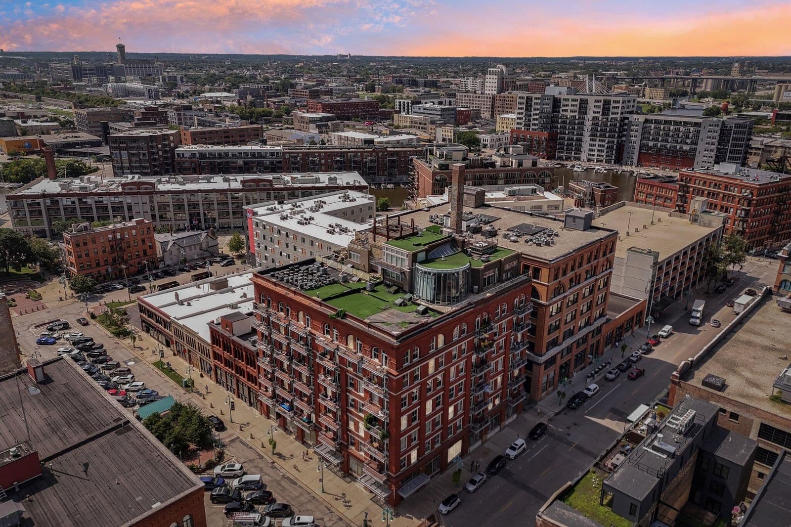 191 Broadway St, Milwaukee, WI 53202