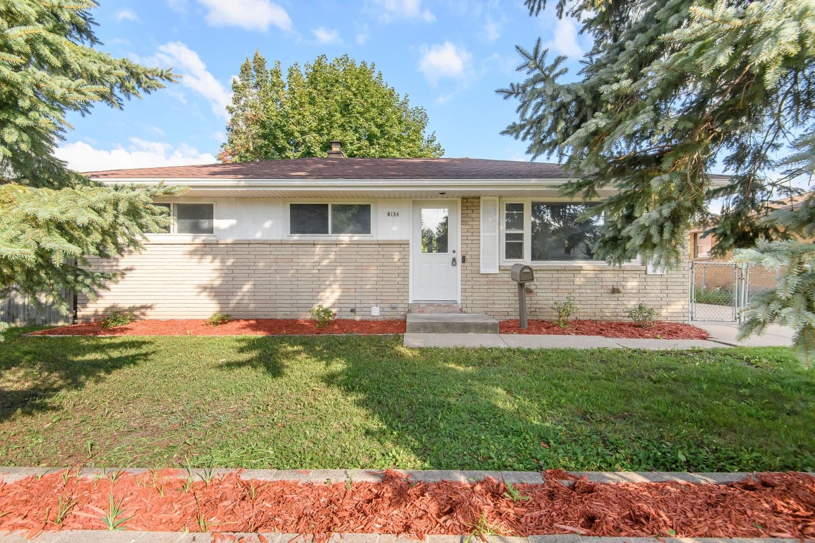 8134 Acacia St, Milwaukee, WI 53223