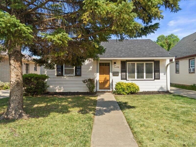 3428 3rd St, Milwaukee, WI 53207