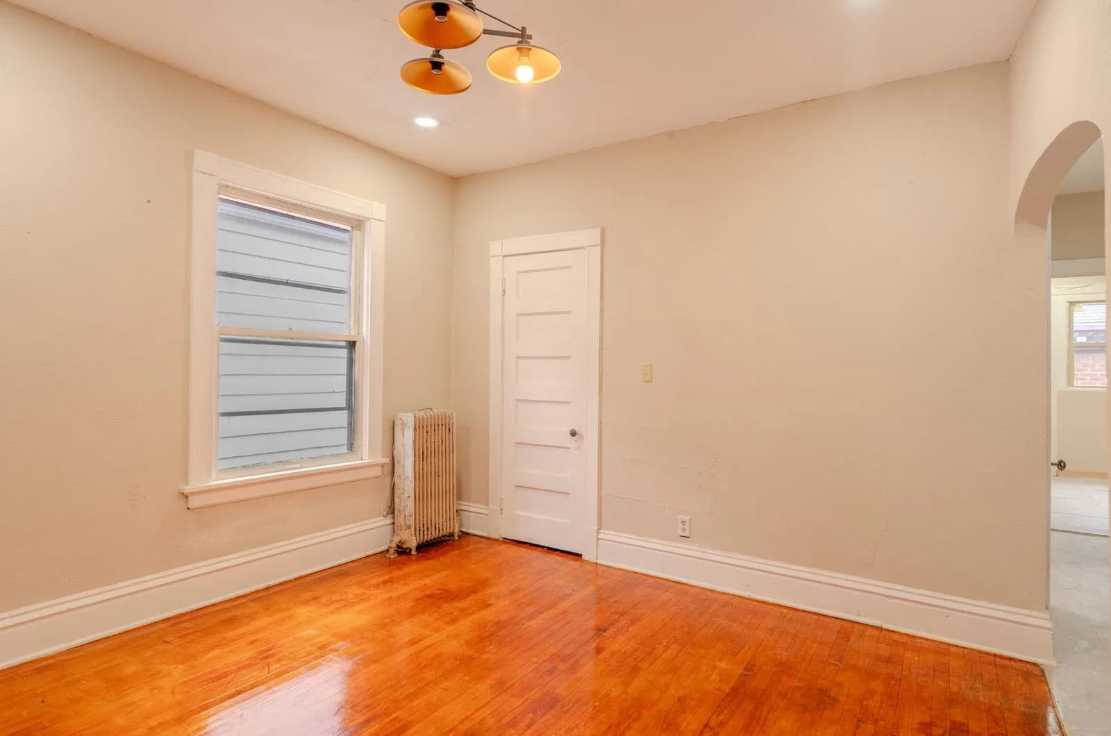 3239 Juneau Ave 4