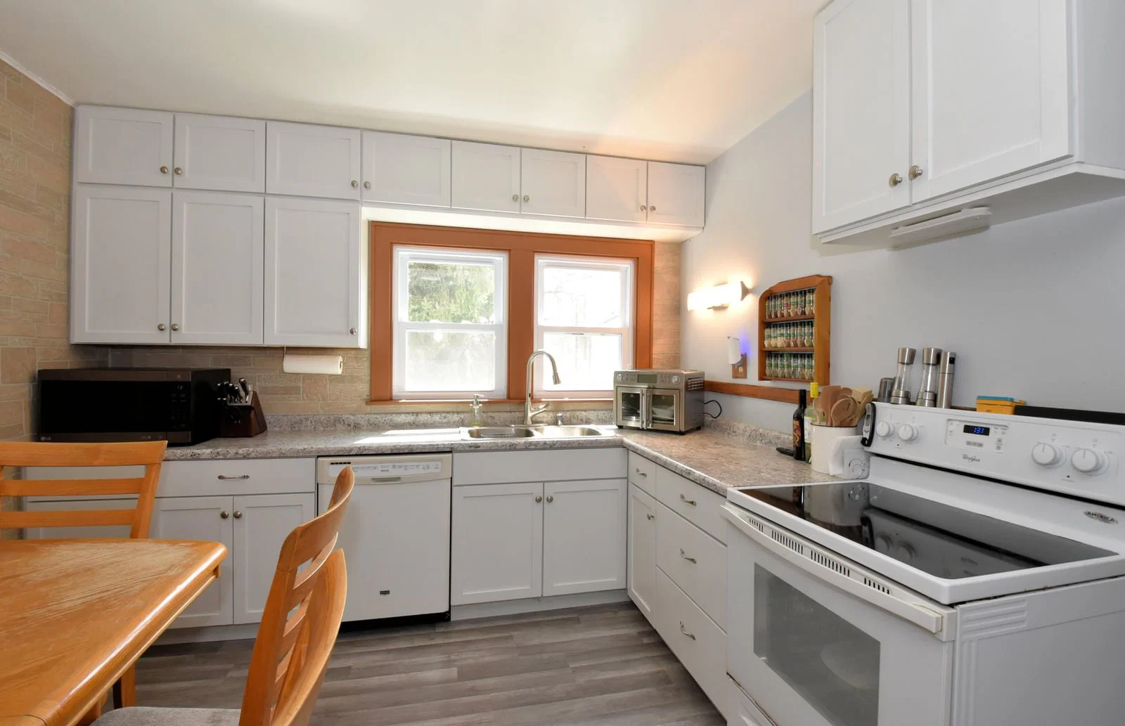 6807 Pennsylvania Ave, Oak Creek, WI 53154 3