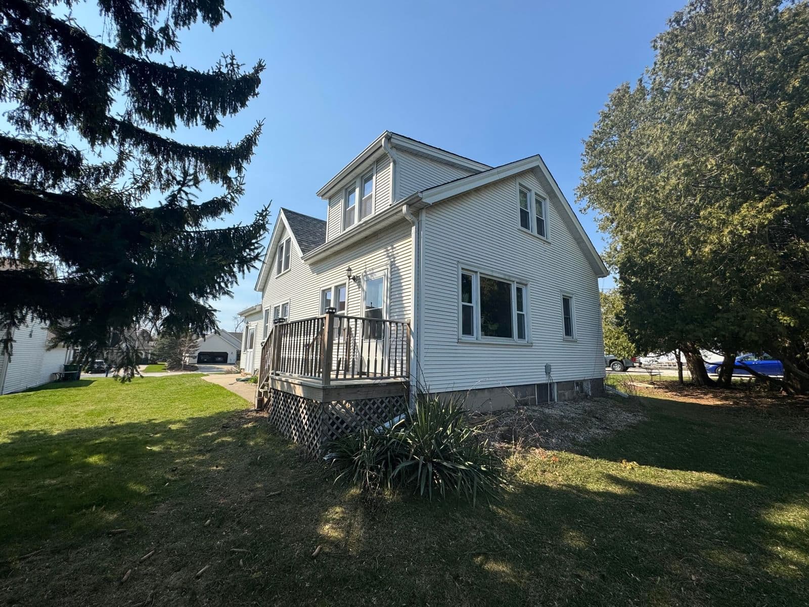 6807 Pennsylvania Ave, Oak Creek, WI 53154