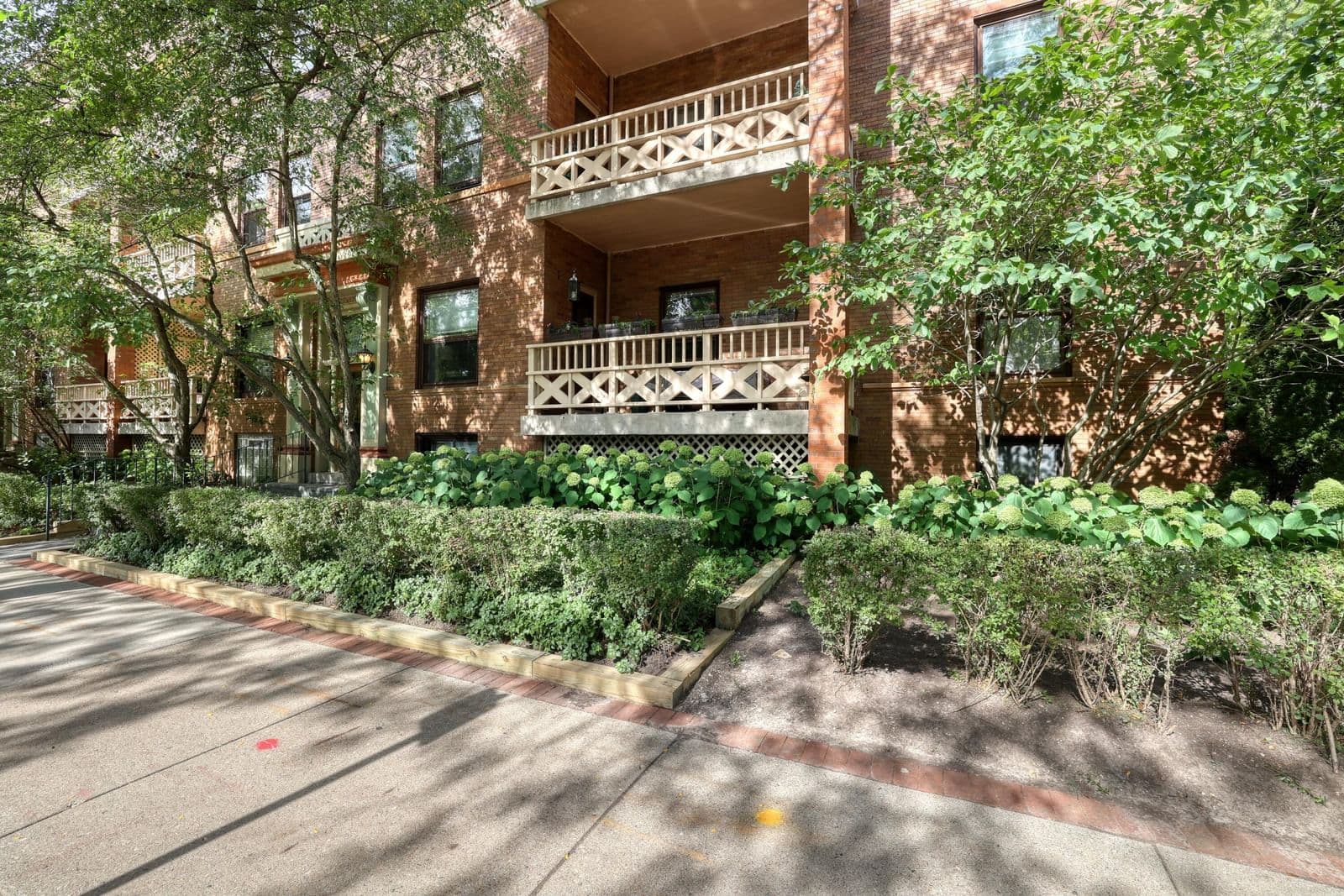 2649 Hackett Ave 4