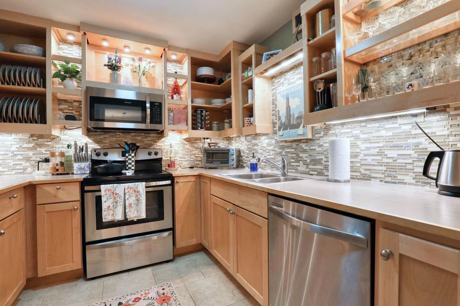 5200 Tuckaway Blvd, Greenfield, WI 53221