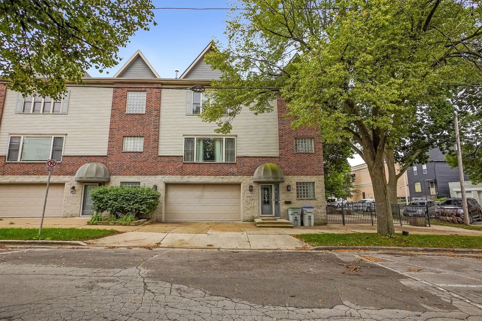 805 Pearson St, Milwaukee, WI 53202