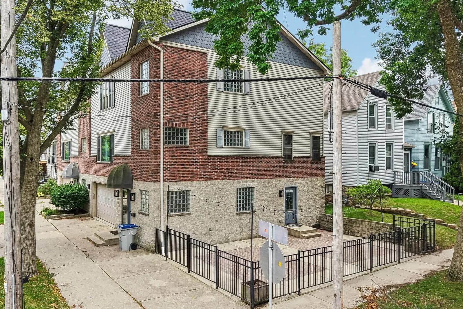 805 Pearson St, Milwaukee, WI 53202 3
