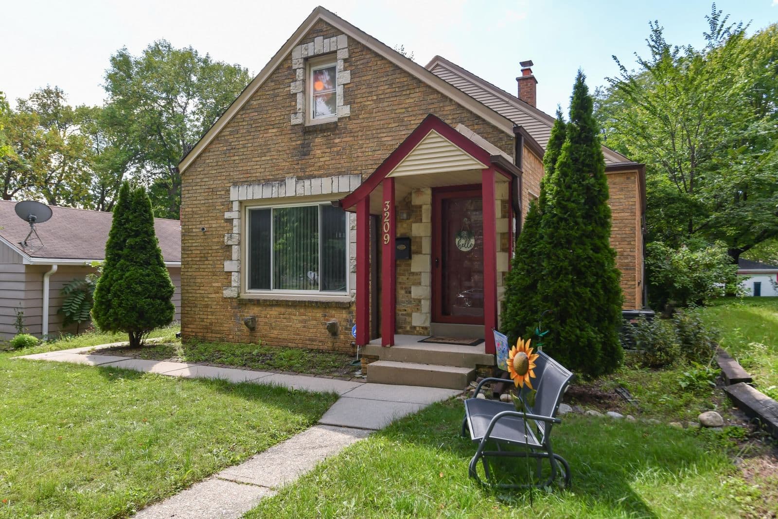 3209 81st St, Milwaukee, WI 53222 2