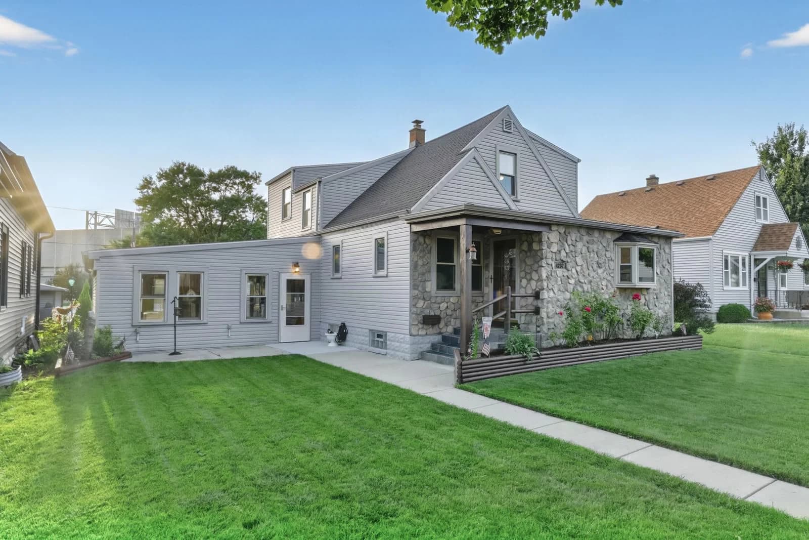 4237 4th St, Milwaukee, WI 53207 2