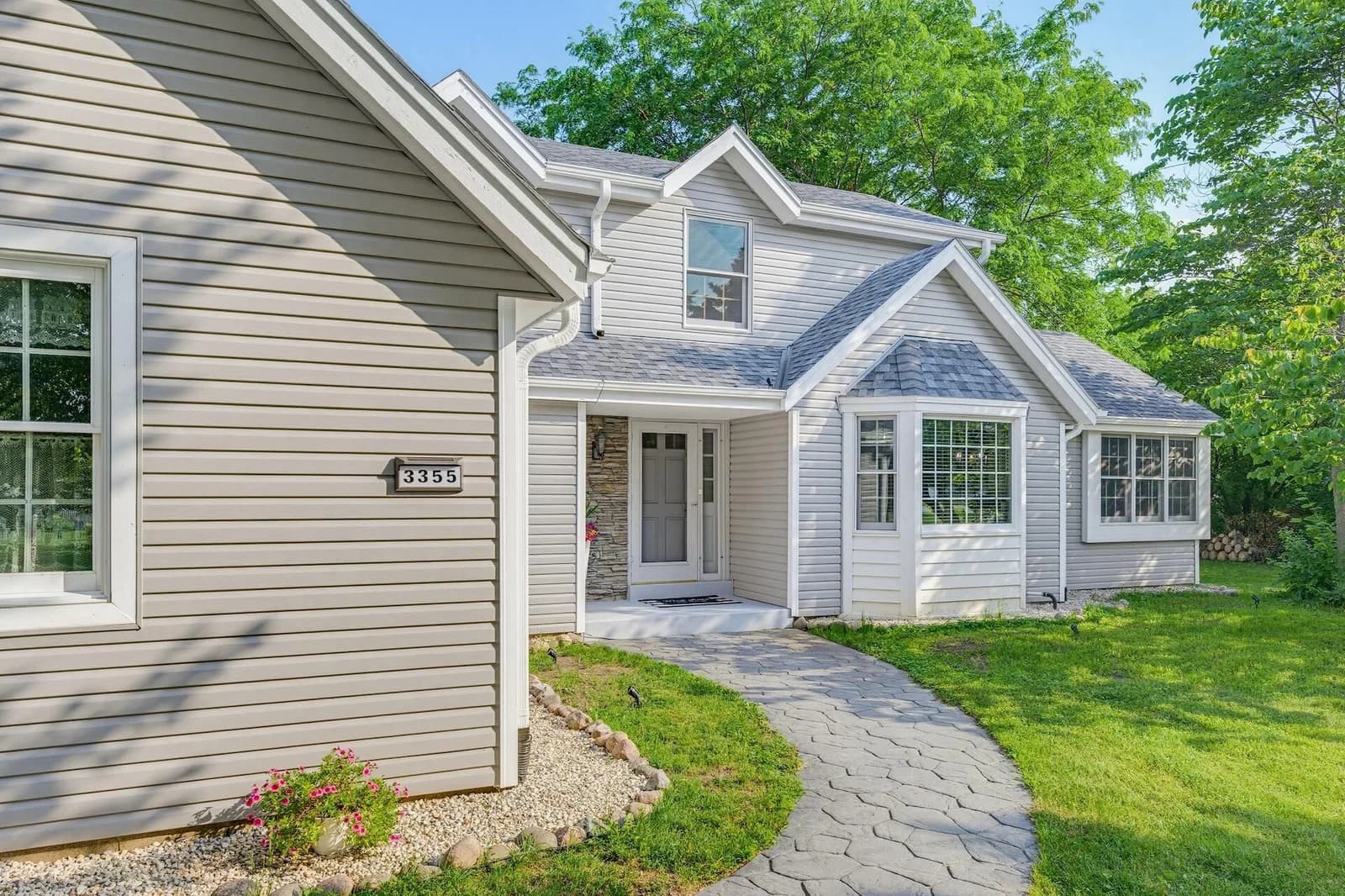3355 Normandy Dr, Oak Creek, WI 53154