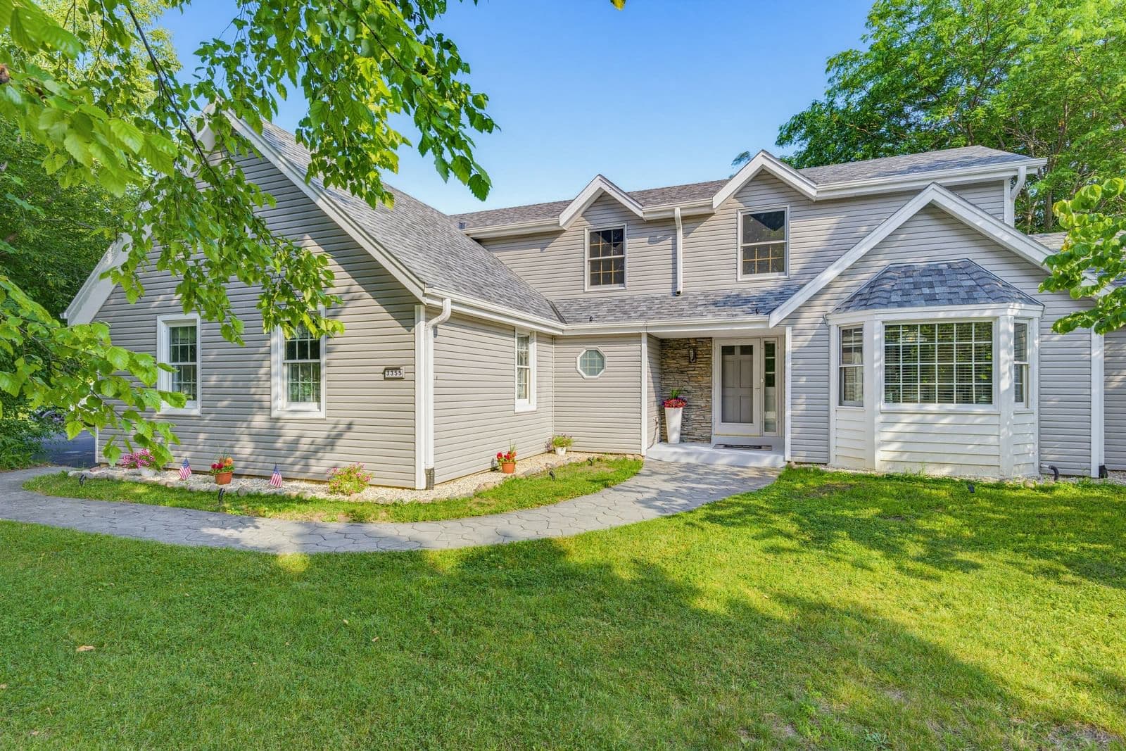 3355 Normandy Dr, Oak Creek, WI 53154 2