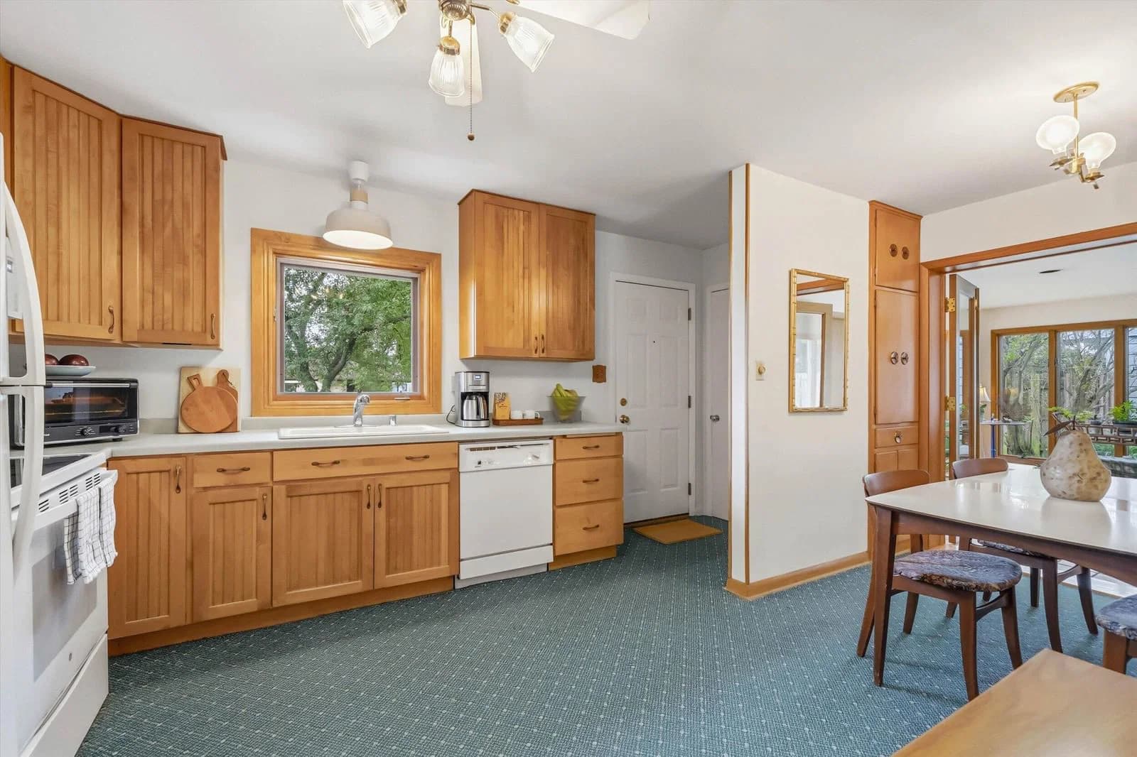 3744 Sunset Dr, Milwaukee, WI 53220 3