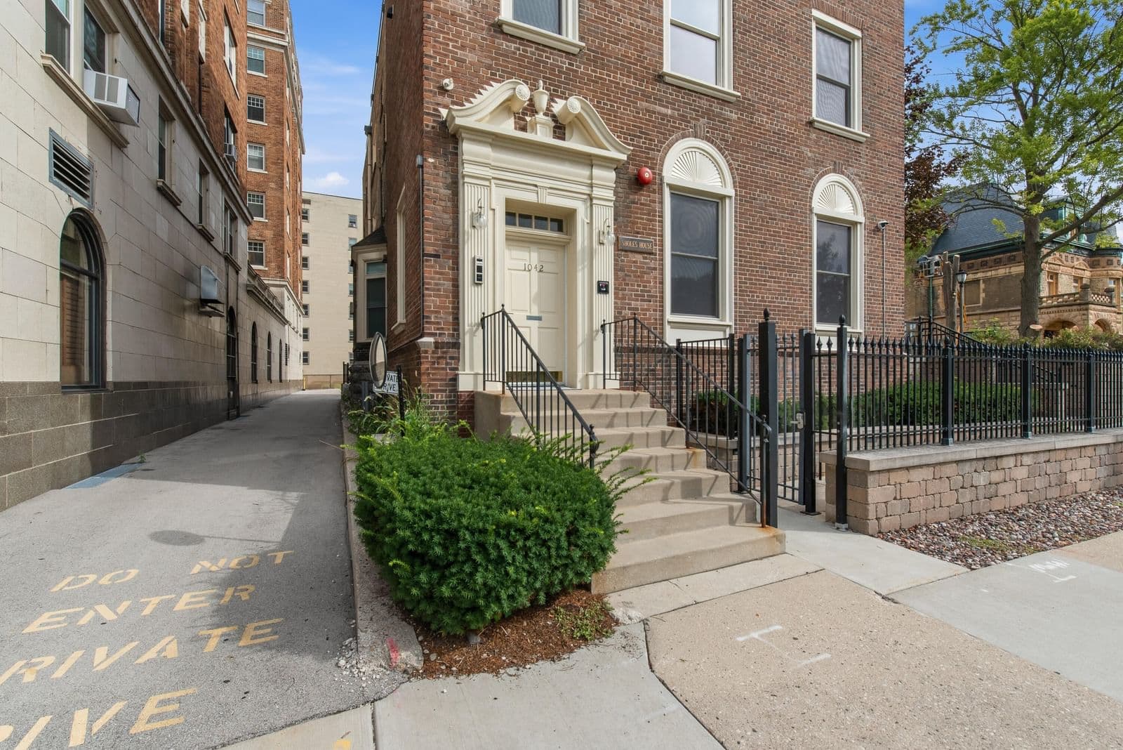 1042 Juneau Ave, Milwaukee, WI 53202