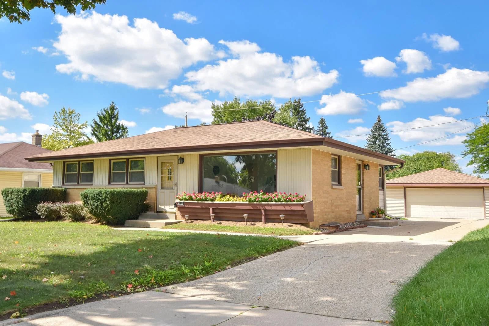 8136 Clovernook St, Milwaukee, WI 53223