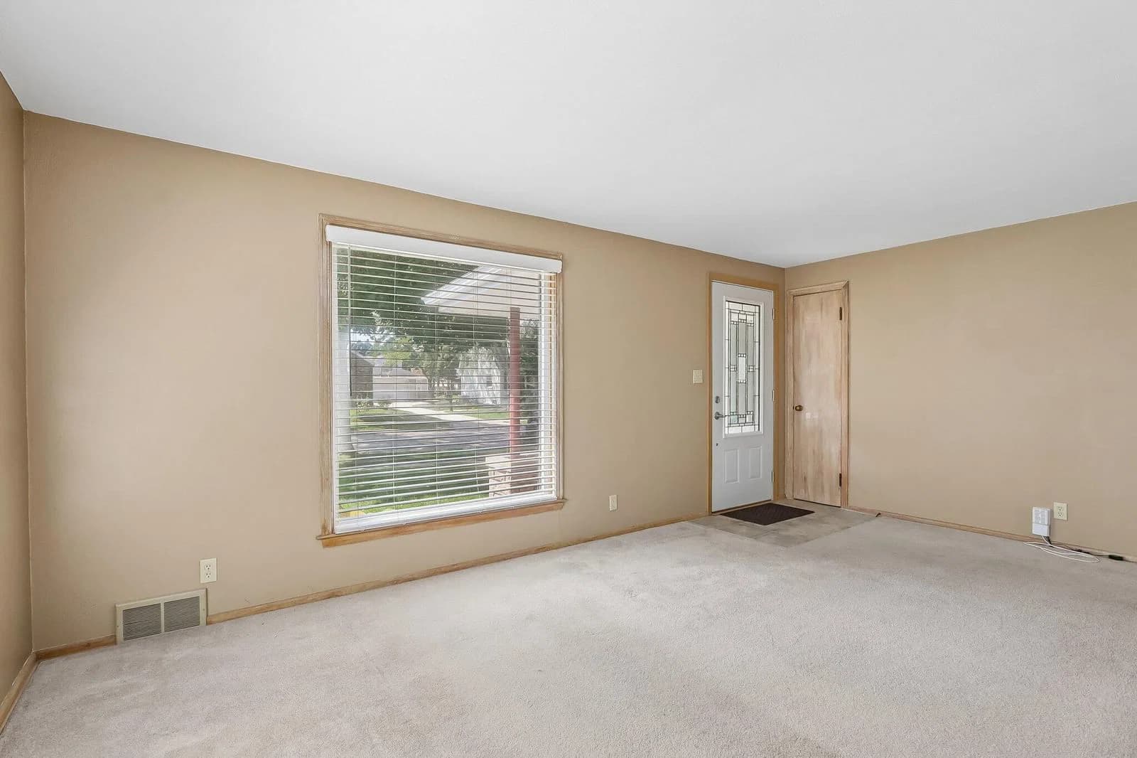 3718 85th St, Milwaukee, WI 53228 3
