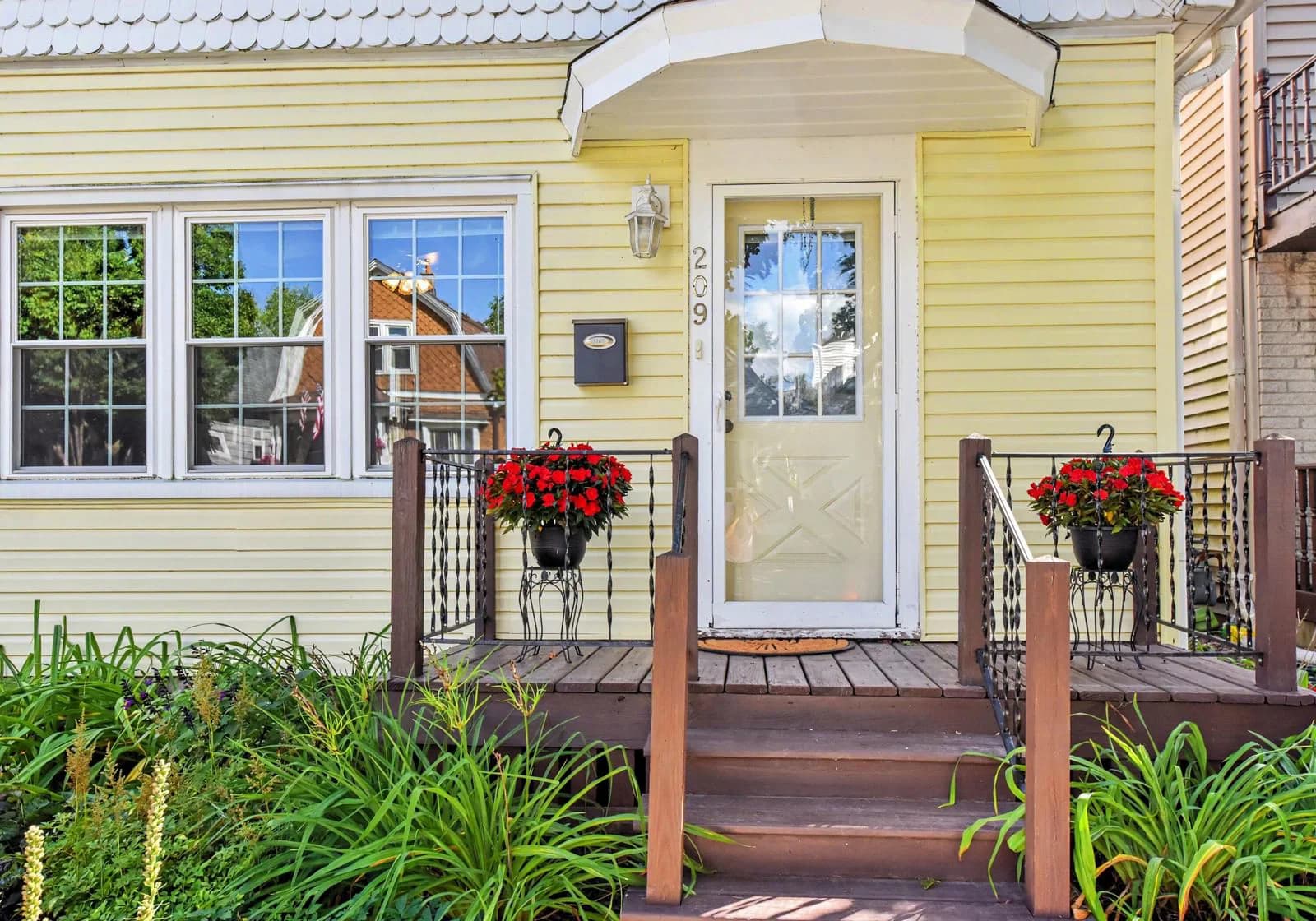 209 Montana St, Milwaukee, WI 53207 2