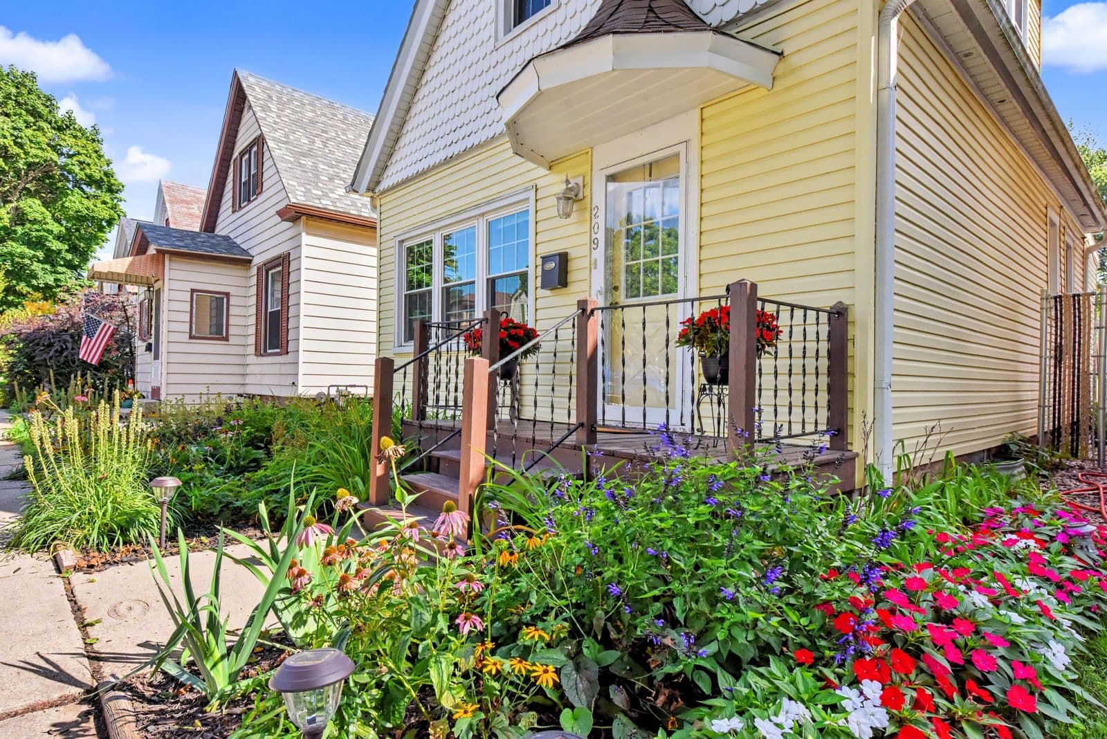 209 Montana St, Milwaukee, WI 53207 3