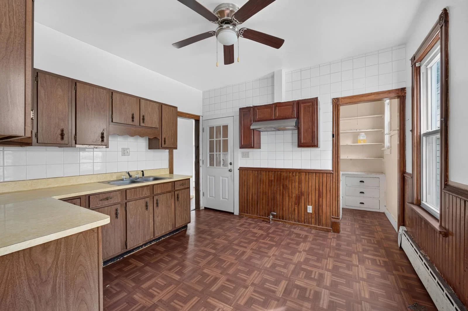 2444 34th St 4
