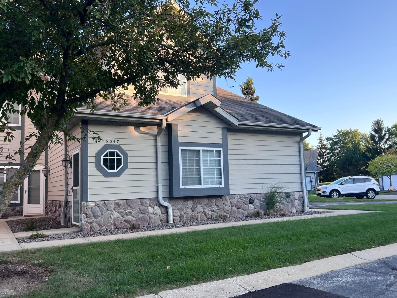 5347 Hidden Dr, Greenfield, WI 53221