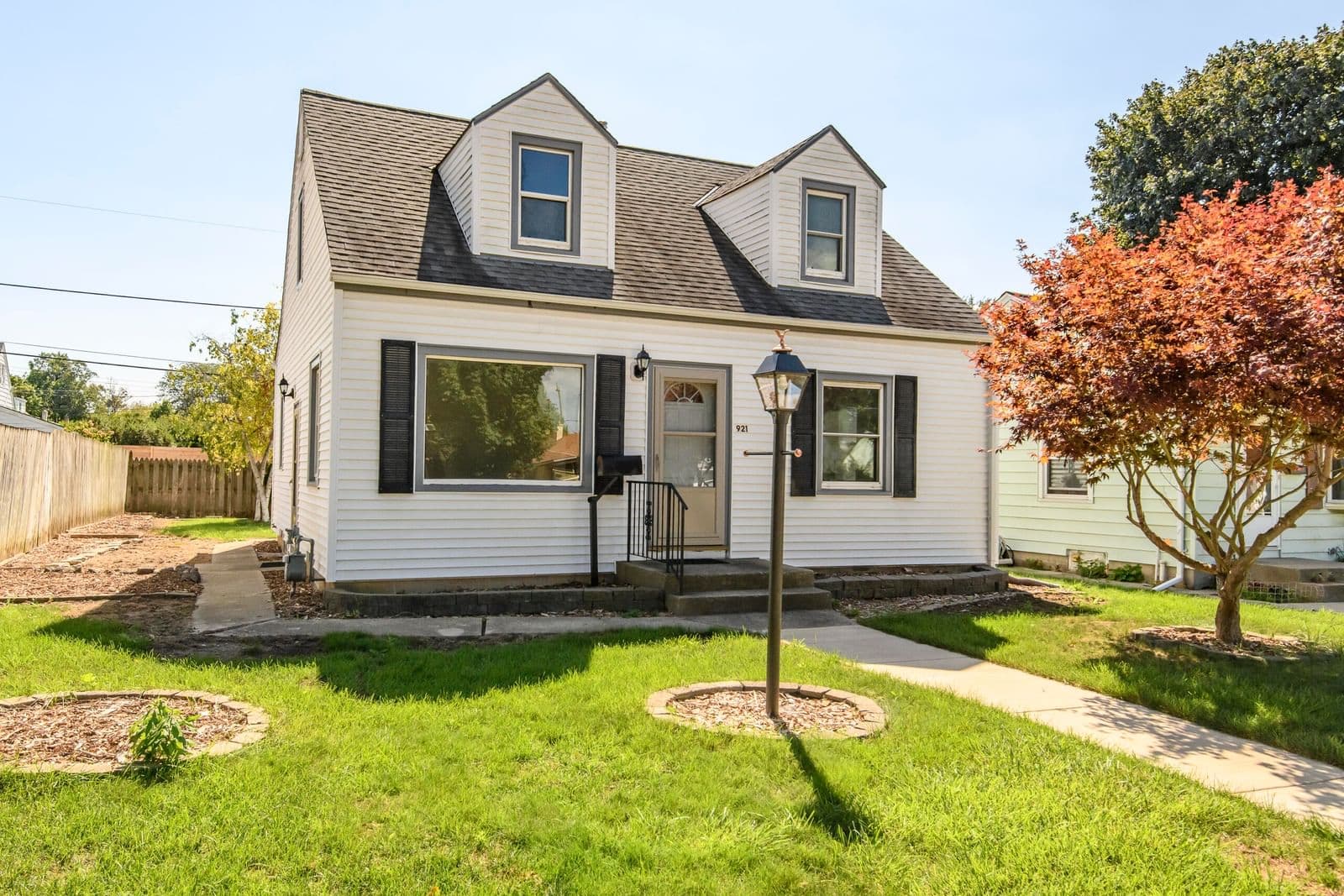 921 Howard Ave, Milwaukee, WI 53207